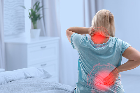 L’arthrose des lombaires et l’arthrose des cervicales – les principales causes de douleurs du dos chez les séniors